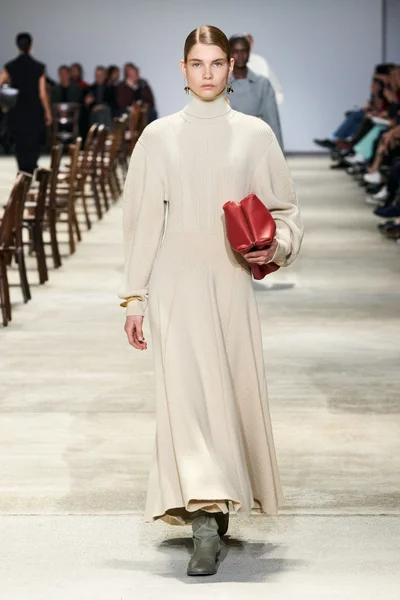 Look 11